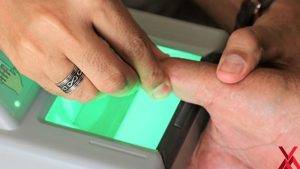 Hacca gitmek isteyen ve parmak izi alınamayan yaşlı vatandaşların bazı