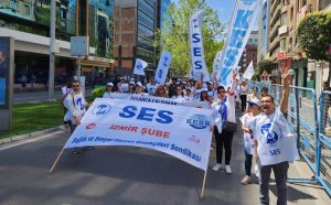 SES İzmir sağlık personellerinin yeni kabineden beklentilerini anlattı. Sağlık emekçileri