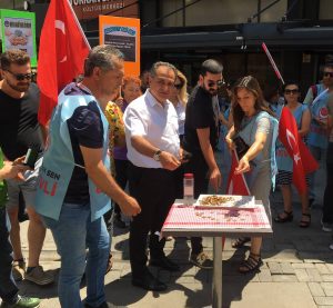 Memur maaş zammı konusunda sendikaların protestoları devam ediyor. Birlik Sağlık-Sen
