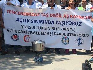 Sağlık çalışanları memur maaş zammını protesto etmek için bugün iş