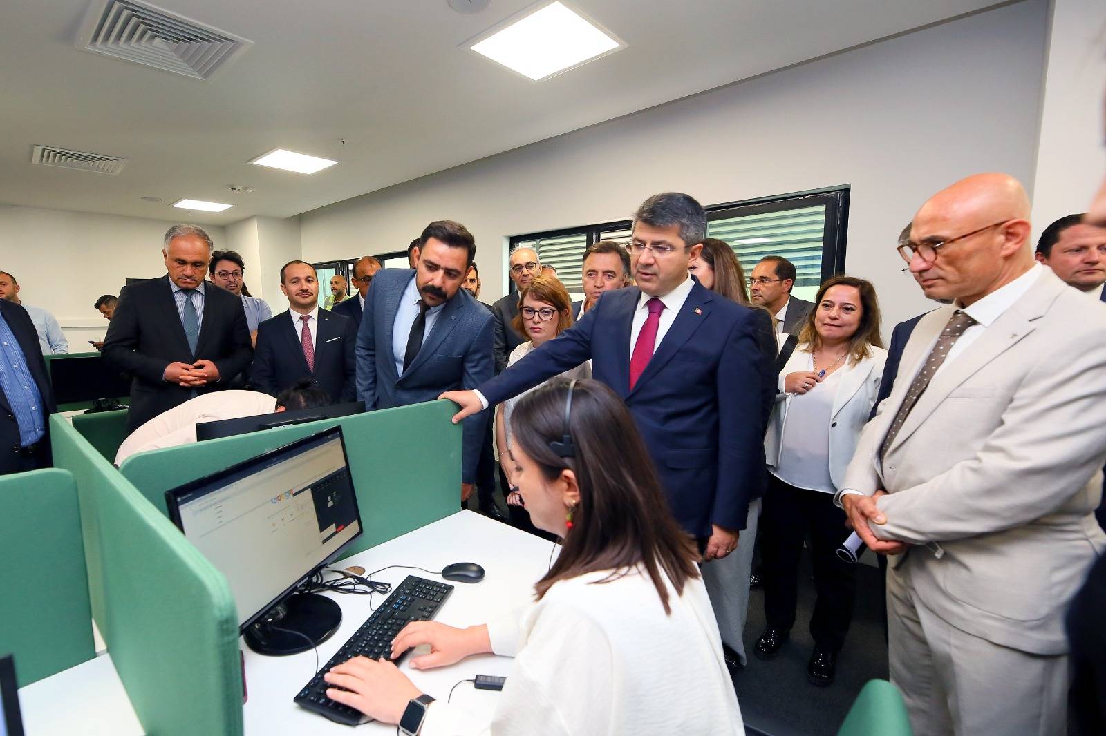 Sağlık Bakan Yardımcısı Hüseyin Kürşat Kırbıyık İzmir’de Sağlık Tesislerini Değerlendirdi