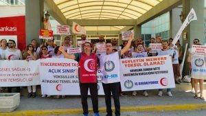 Memur zammını protesto etmek amacıyla sağlık çalışanları yurt genelinde 1