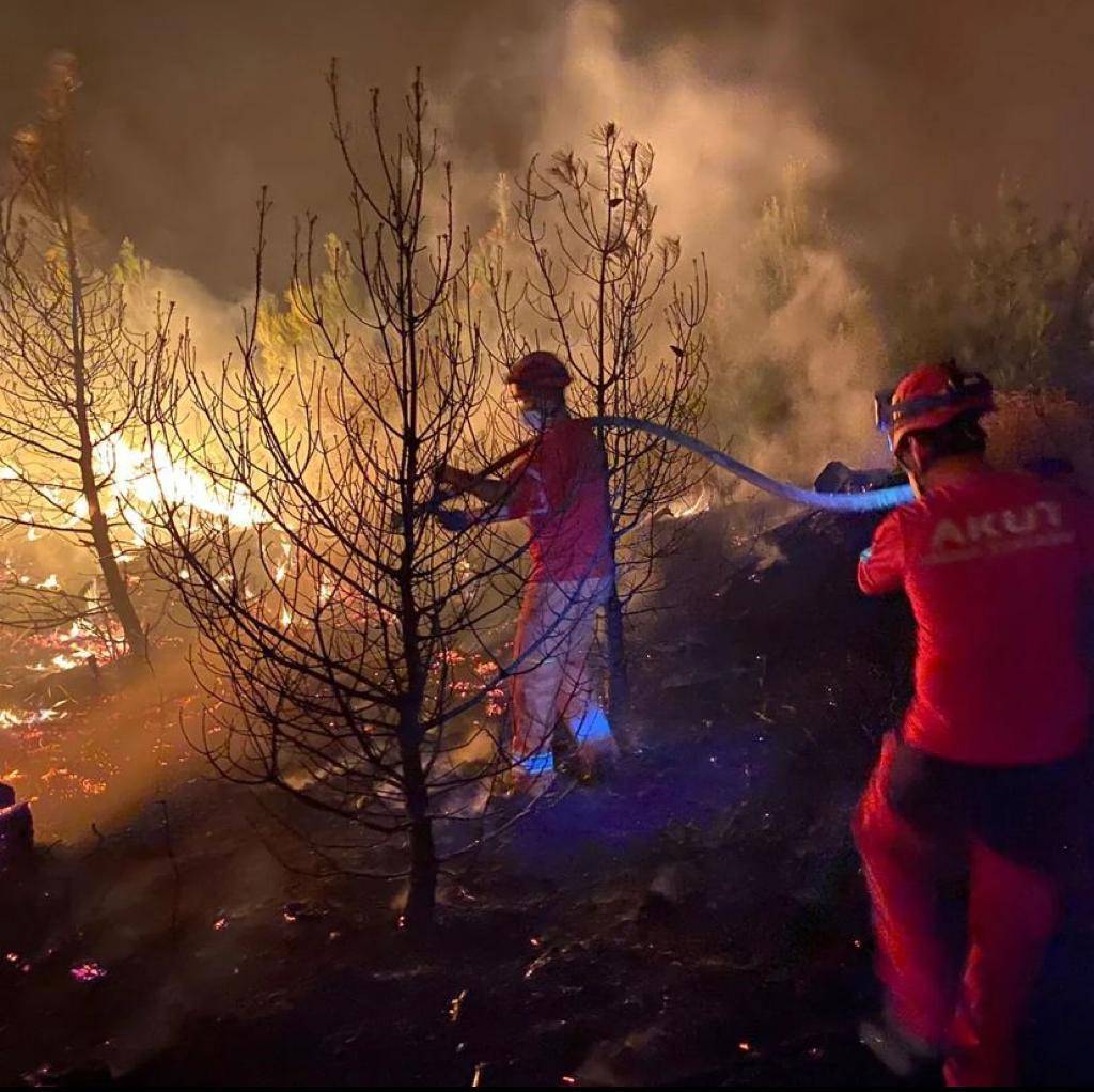 AKUT Selçuk Ekibi, Çanakkale Kayadere Köyüne ulaşarak Orman yangınına müdahale etti. 