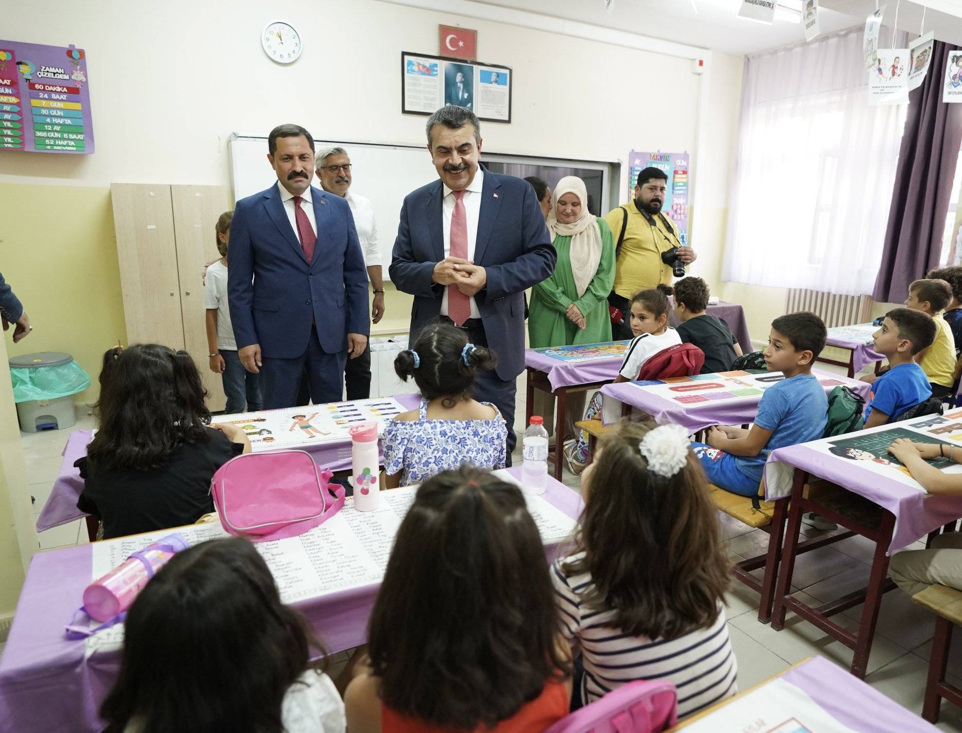 Bakan Tekin, Hatay'da Öğrencilerle Yeni Eğitim Öğretim Yılının İlk Ders Zilini Çaldı