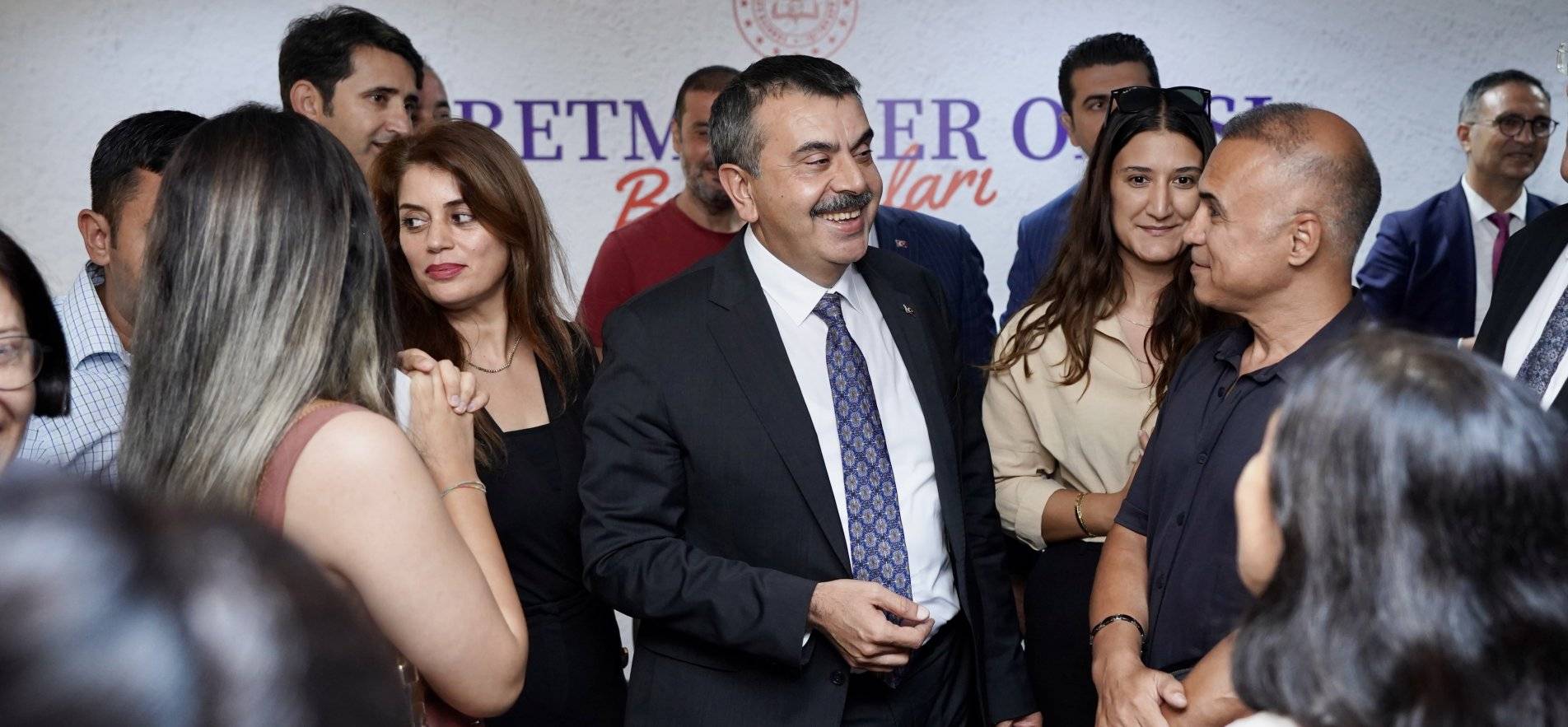 Bakan Tekin Öğretmenlerin ‘Alan Bilgi Testi” Başarı Oranlarını Düşük Buldu !