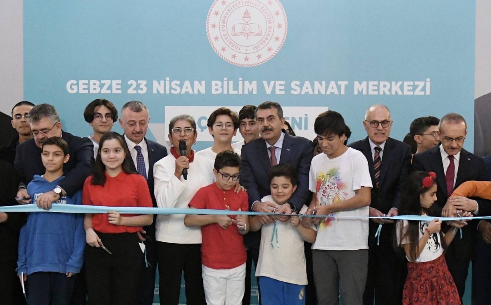 Gebze 23 Nisan Bilim ve Sanat Merkezi'nin açılışı Milli Eğitim Bakanı Yusuf Tekin'in katılımıyla gerçekleşti. 