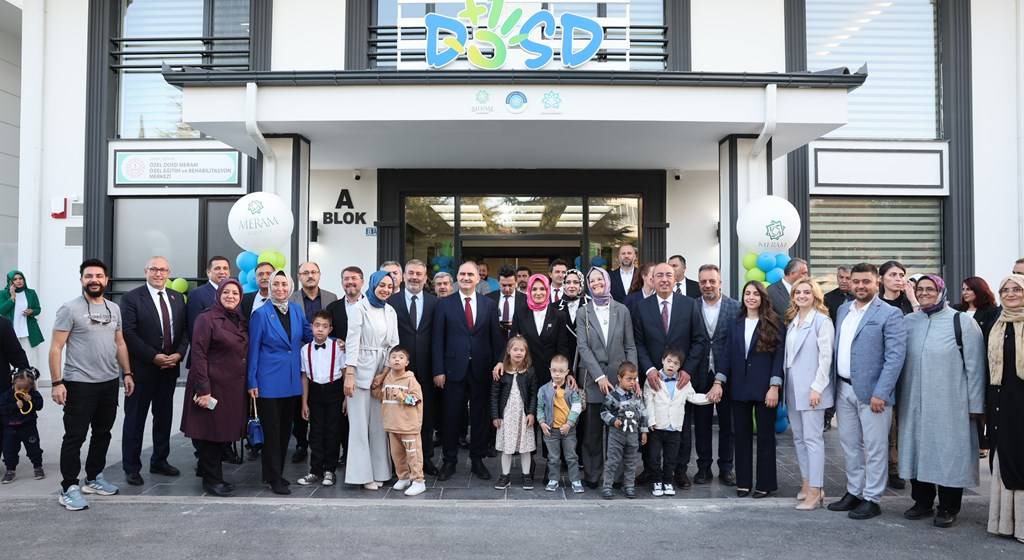Aile ve Sosyal Politikalar Bakanı Mahinur Özdemir Göktaş,, DOSD Meram Down Sendromlu Bireyler Yaşam Destek Merkezi'nin açılışını yaptı. 
