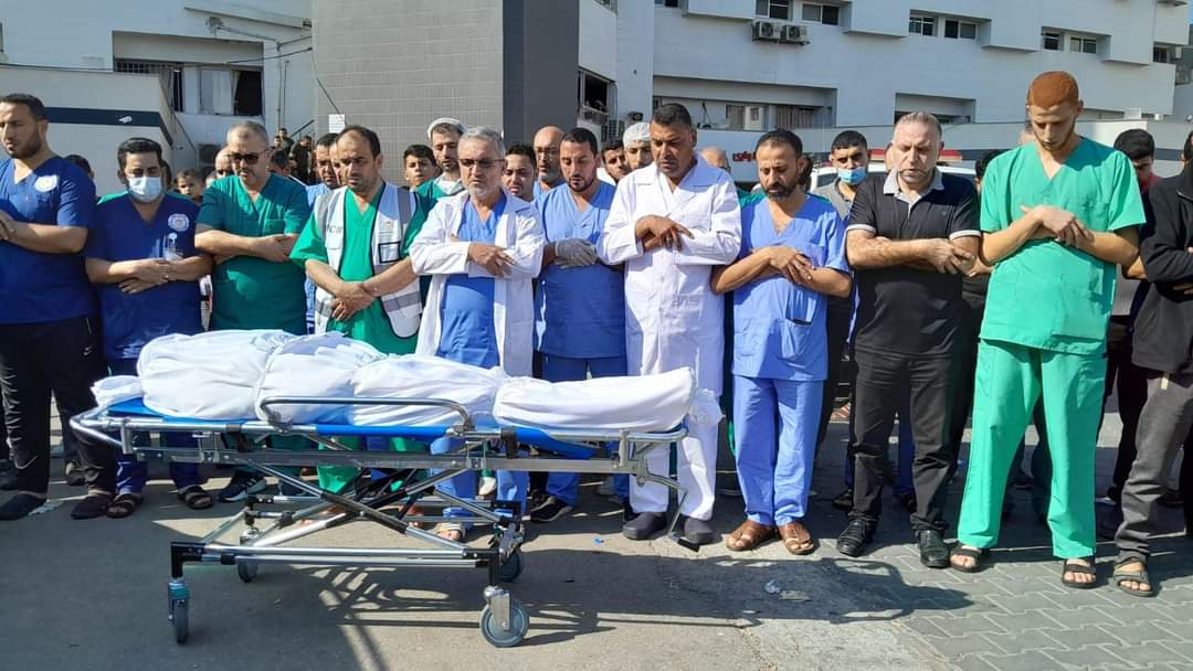Dr. Medhat, Gazze'deki Al-Shifa Hastanesinde 7 gün aralıksız çalıştıktan sonra evine dönerken ailesiyle birlikte trajik bir şekilde hayatını kaybetti.