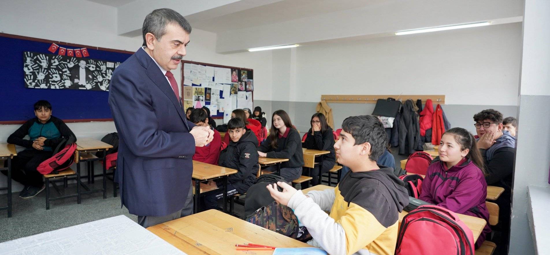 Bakan Tekin, Ankara'da Okul Ziyaretlerinde Bulundu