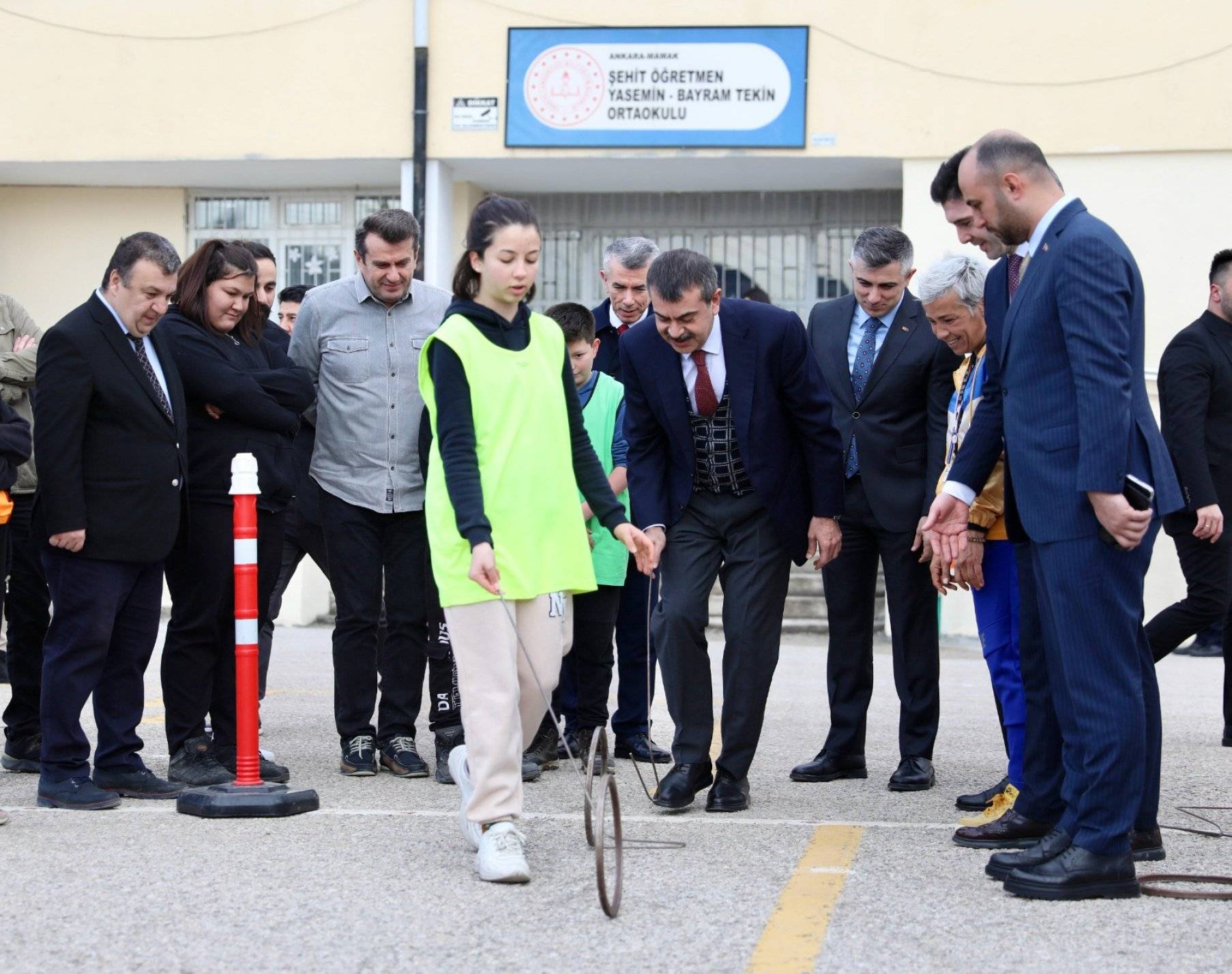 Bakan Tekin, Ankara'da Okul Ziyaretlerinde Bulundu