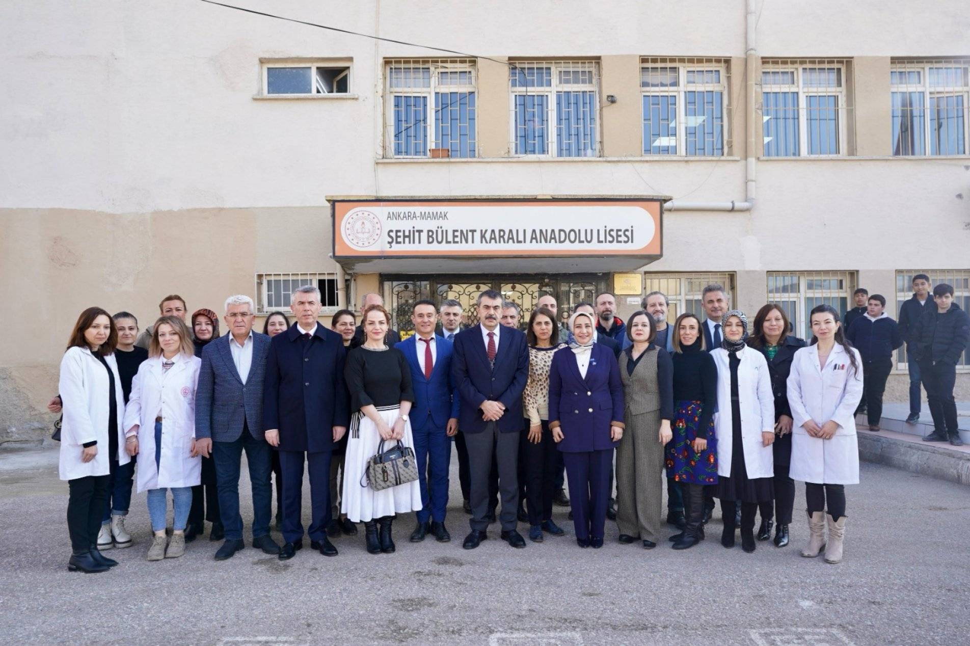 Bakan Tekin, Ankara'da Okul Ziyaretlerinde Bulundu