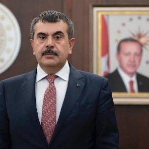 Milli Eğitim Bakanı Yusuf Tekin’in başlattığı laiklik tartışması büyüyor. CHP’nin