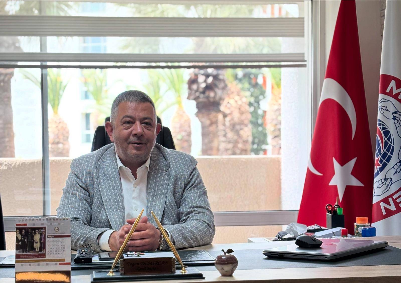 Demokratik Sağlık Sen Genel Başkanı Togan Demircan, memur ve memur