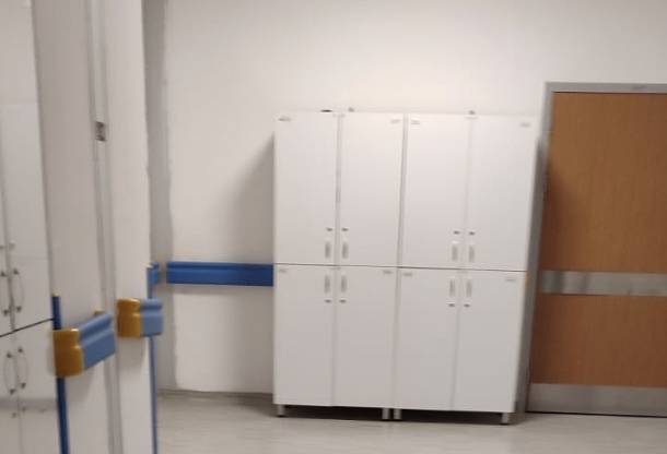 Buca Seyfi Demirsoy Hastanesi’nde Enfeksiyon Riski! Buca Seyfi Demirsoy Hastanesi'nde Yoğun Bakım Ünitelerinde Soyunma Odası'nın olmaması