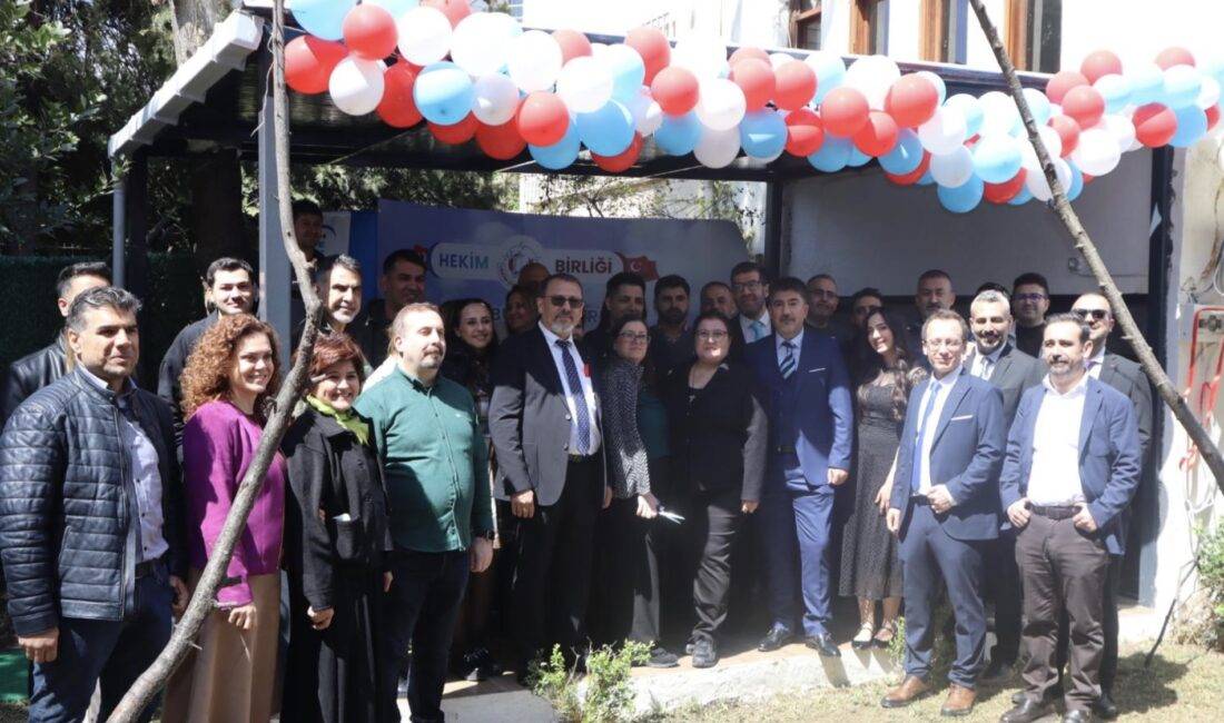 Hekim Birliği Sendikası, İstanbul Avrupa Yakası’nda yeni şubesini düzenlenen törenle