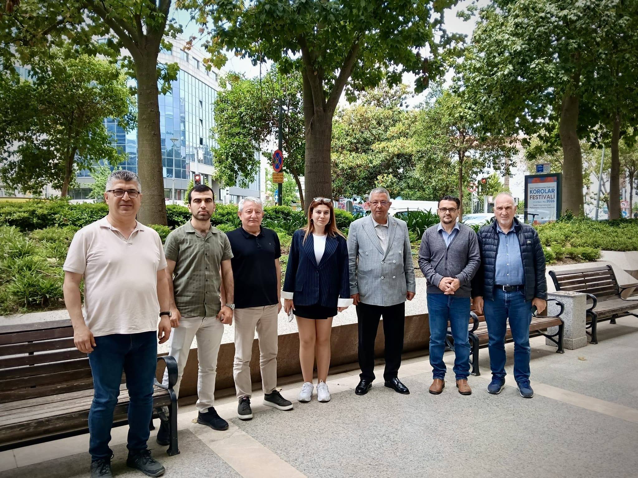 Demokratik Sağlık Sen Genel Başkanı Togan Demircan, İzmirli gazetecilere ile