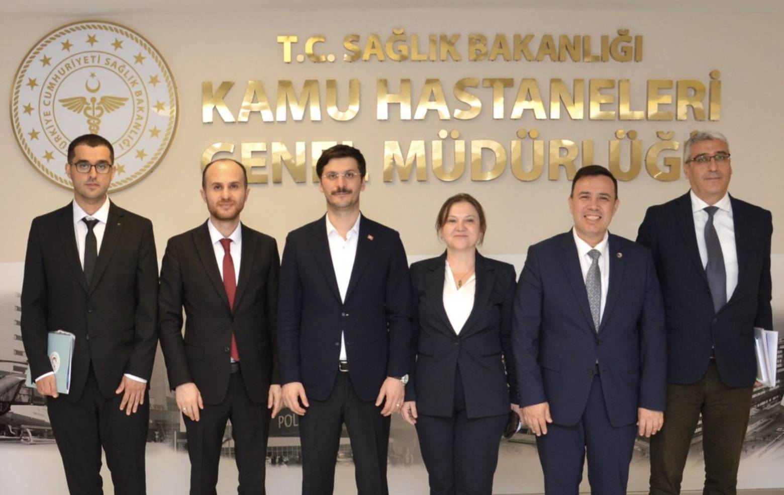 Sağlık Bakanlığı’nda Hekim Birliği’nin Kapsamlı Talep Dosyası Masaya Yatırıldı Hekim Birliği Sendikası yönetim kurulu üyeleri ve yöneticileri, Sağlık BakanlığI’nın