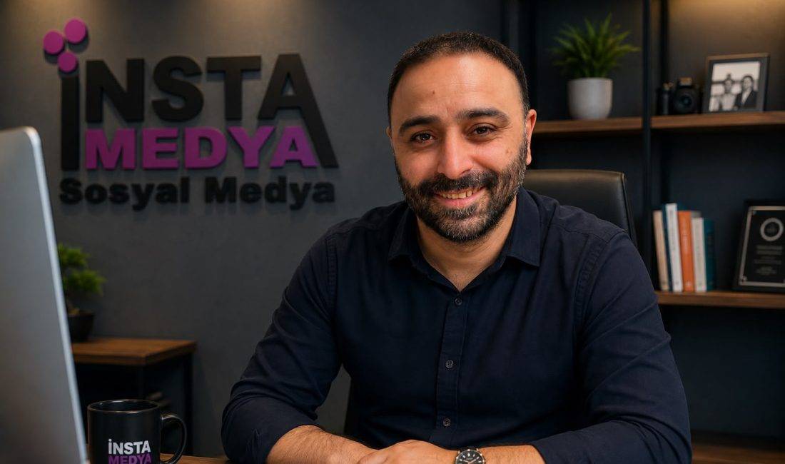 Uğur İşleyen Kimdir? Sosyal Medya ve Dijital Dönüşüm Alanındaki Çalışmaları Sosyal medya danışmanı ve İNSTA MEDYA’nın kurucusu Uğur İşleyen, işletmelerin