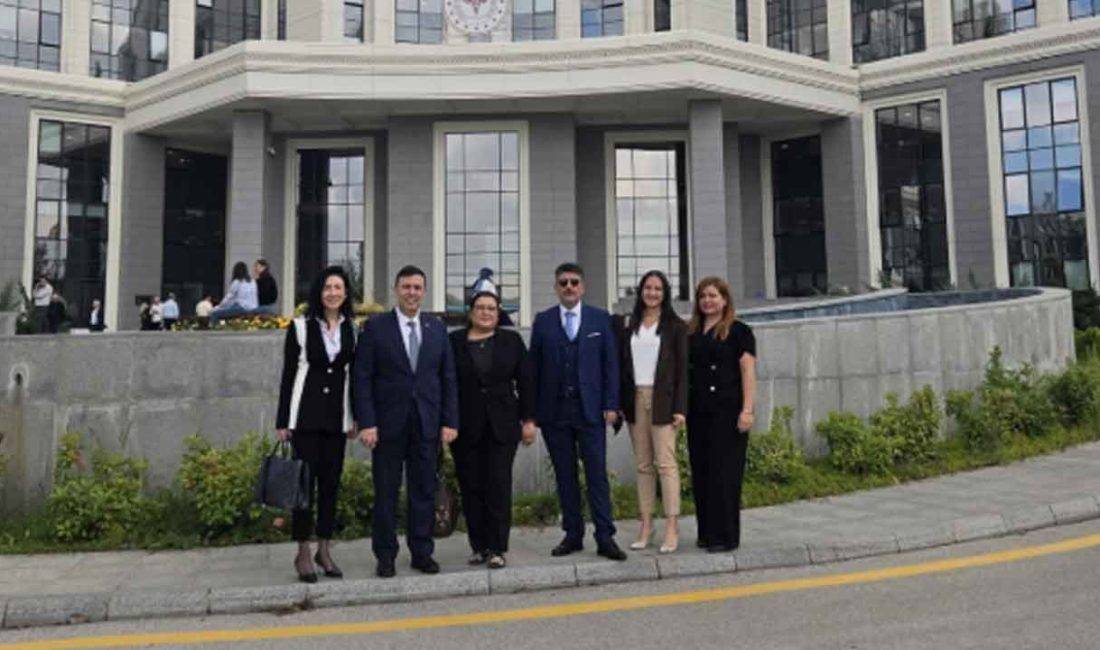 Hekim Birliği’nden Sağlık Bakanlığı’na Ek Ödeme ve Özlük Hakları Çağrısı Hekim Birliği, hekimlerin sahadan ilettiği sorunlar ile ekonomik ve özlük