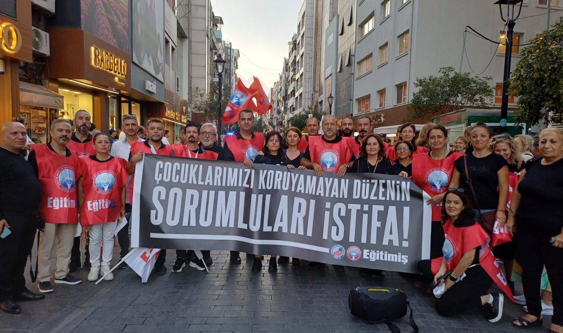 Eğitim-İş 7 Bakanlığa Seslendi: “Çocuklar Okuldan Koparken Neredeydiniz?” Eğitim-İş İzmir 3 Nolu Şube tarafından yapılan açıklamada, okullarda şiddetin