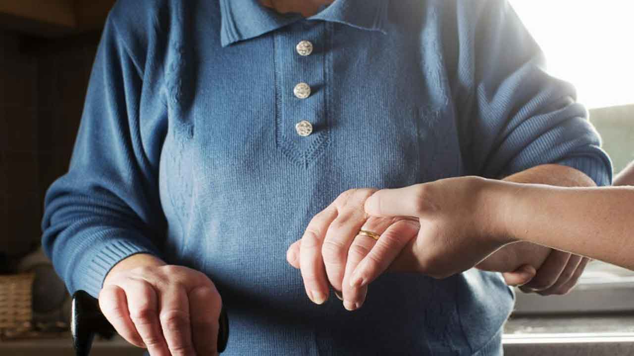 Yaşlılığın yalnızca fiziksel değişimlerle sınırlı olmadığını belirten uzmanlar, bu dönemde