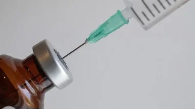 Antalya Milletvekili Şerafettin Kılıç, aşı yaptırmayı reddeden ailelere çocukları için