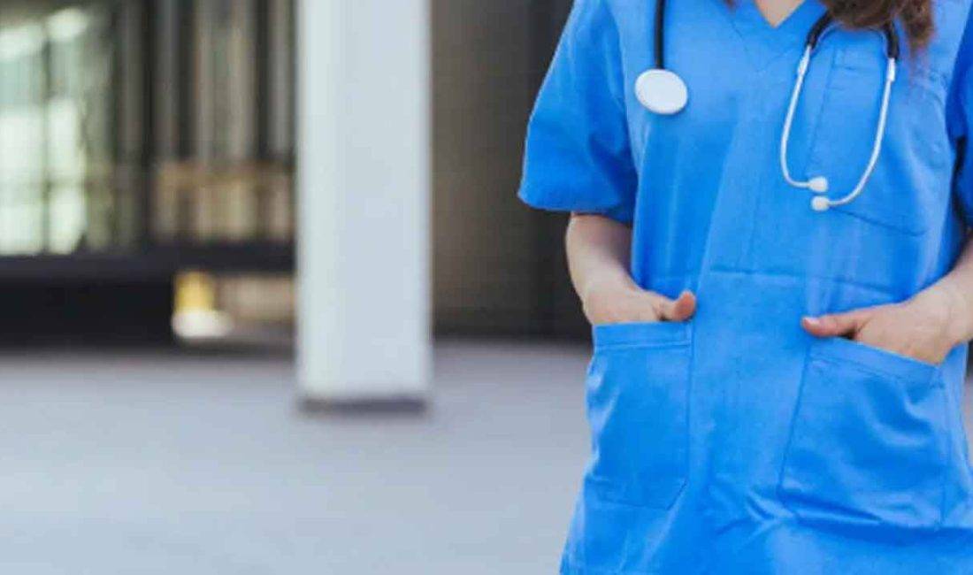 Hekim Birliği Sendikası, sağlık profesyonellerine dağıtılan görev formalarının (scrubs) kumaş