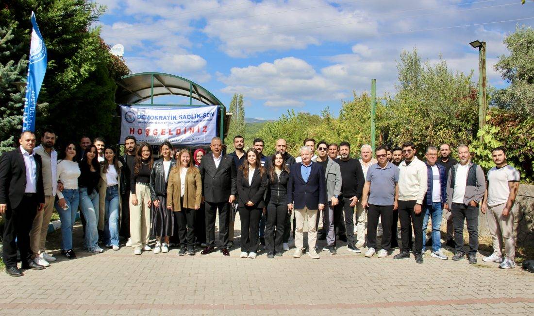 Demokratik Sağlık Sen Ailesi Kahvaltıda Buluştu Demokratik Sağlık Sen Ailesi, Bornova Çiçekliköy'de düzenlenen kahvaltı etkinliğinde buluştu.