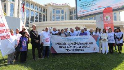 Emekli Hekimlerden Sağlık Bakanlığı Önünde Çağrı: Emeğimizin Karşılığını ve Onurlu Bir Yaşam İstiyoruz Türk Tabipleri Birliği ve 65 tabip odasının imzasıyla hazırlanan açıklamada,